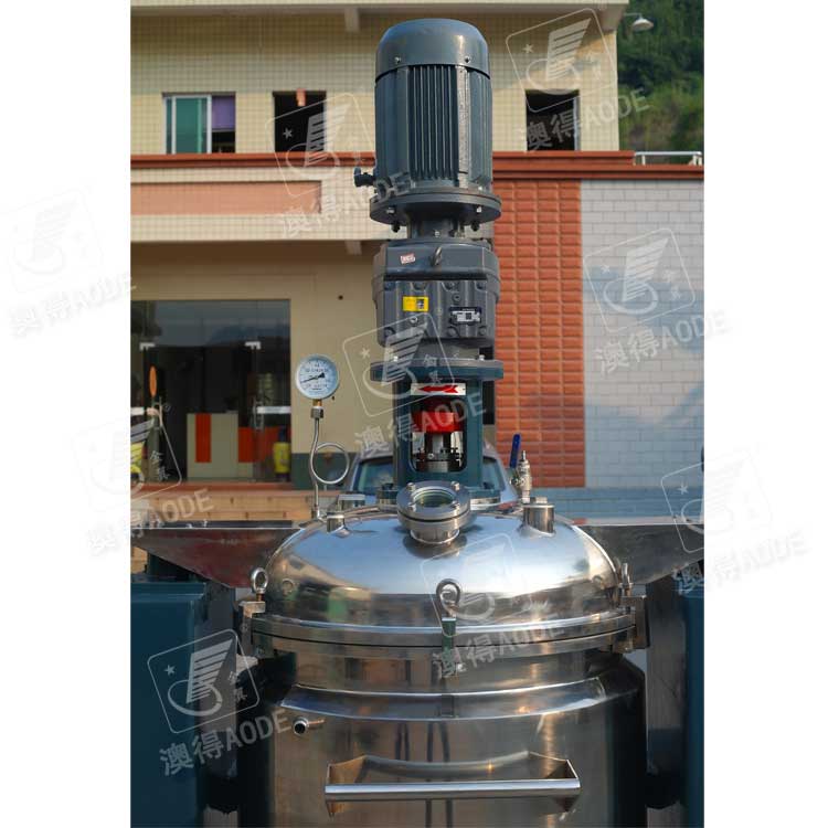 龍門式(shi)液壓升(shēng)降脫泡(pào)機